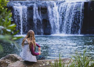 Woman enjoying the view at Nellies Glen, Budderoo National Park