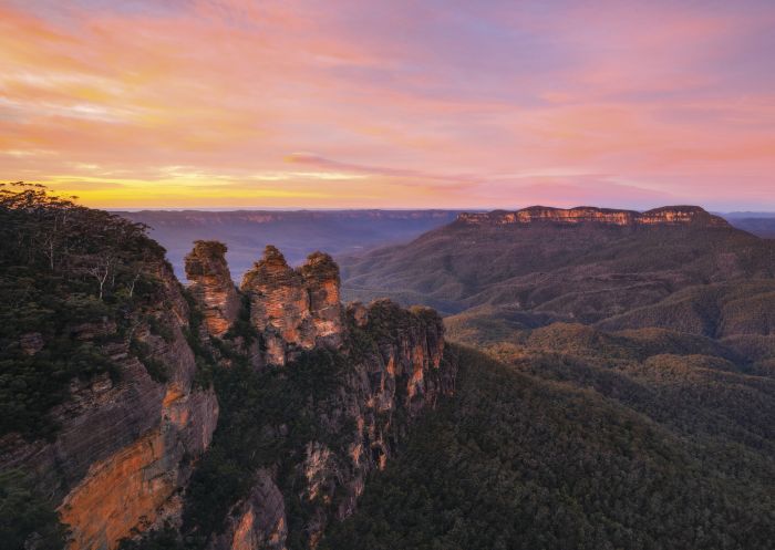 Three Sisters - Sunrise over Jamison Valley, Blue Mountains