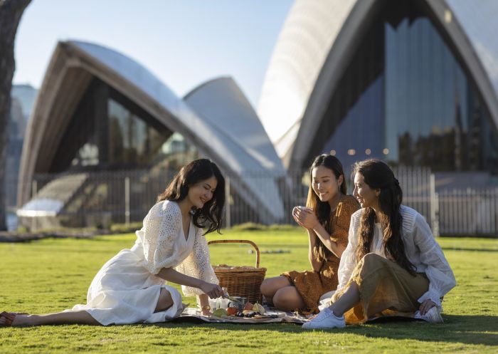 Picnic in the Royal Botanic Garden 