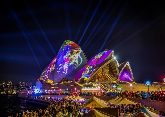 Does The Sydney Opera House Light Up At Night | Shelly Lighting