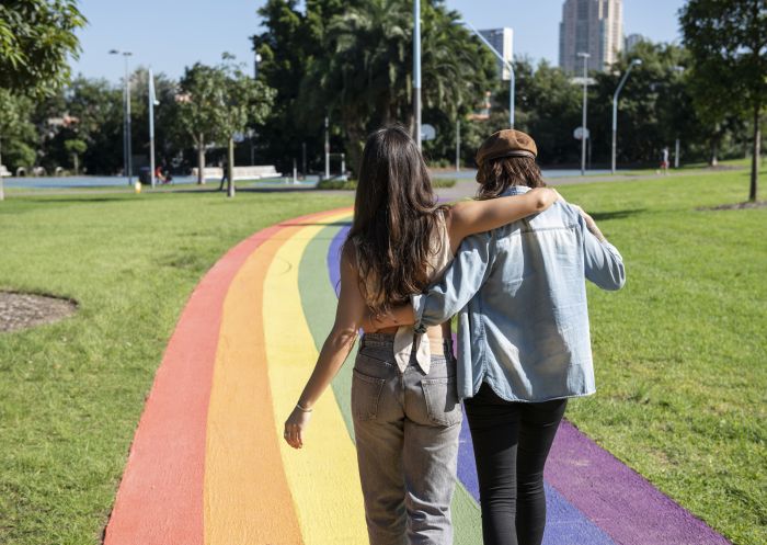 Couple walking through Prince Alfred Park, Surry Hills 