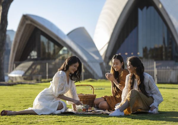 Picnic in the Royal Botanic Garden 