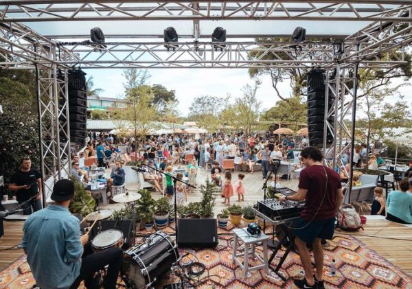 Live Music at outdoor dining space and bar in The Newport, Sydney North