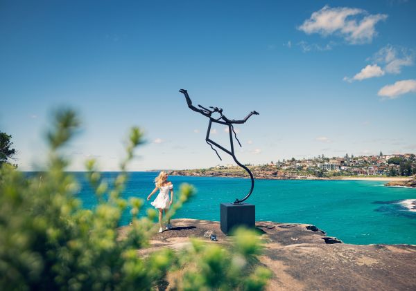 'Our Love Touches the Sky' (Habana Yalmis Alsama) sculpture by artist Ayad Alqaragholli