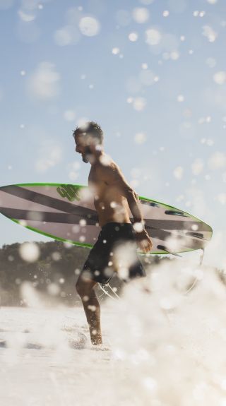 Man enjoying the surf at North Narrabeen Beach