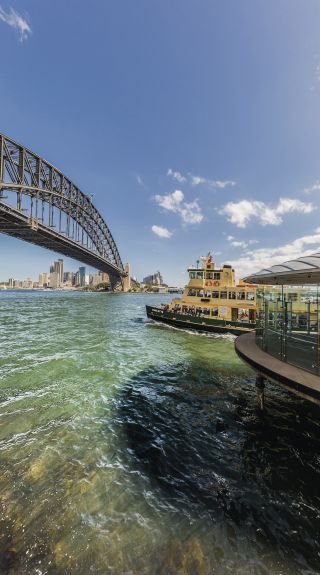 Ferry departing Milson's Point