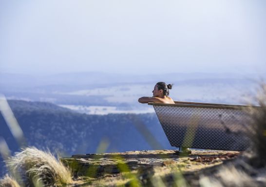 Bubbletent Australia, views over Capertee Valley, Blue Mountains